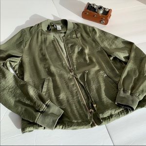 ◽️H & M Olive Green Bomber Jacket Size 8